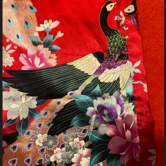Red with birds and flowers shiny satin kimono like robe NWOT - Picture 3 of 12